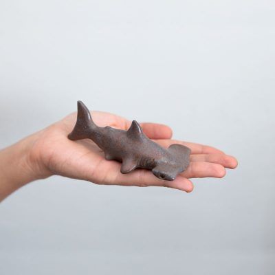 Tiburón martillo hecho a mano en cerámica