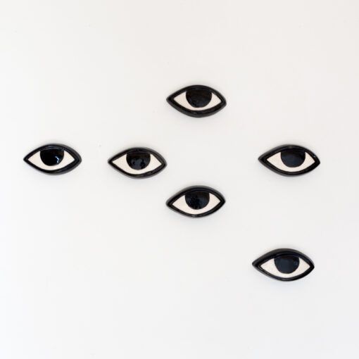 Par de ojos negros de cerámica
