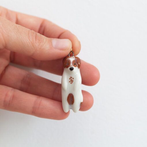 Charm de porcelana Perro tripa marrón